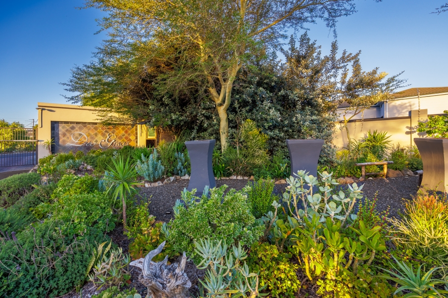 6 Bedroom Property for Sale in Deo Gracia Western Cape